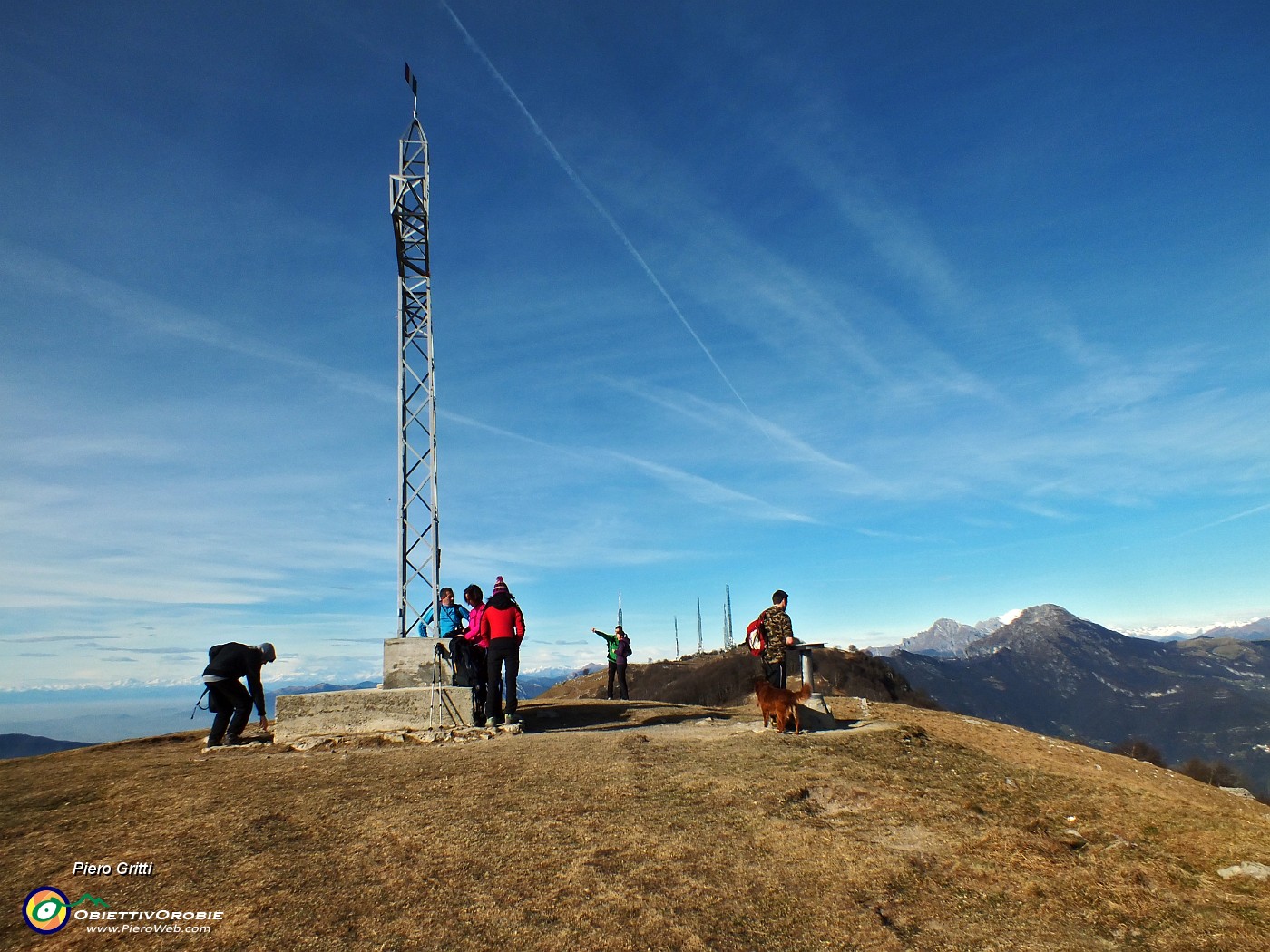 48 Alla croce di vetta del Linzone (1392 m).JPG